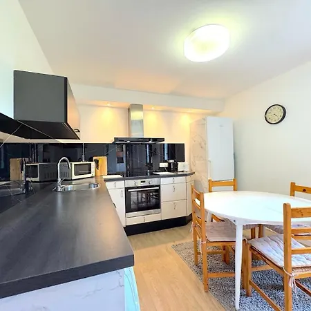 3 Vue Sur Dans Maison Avec Climatisation *